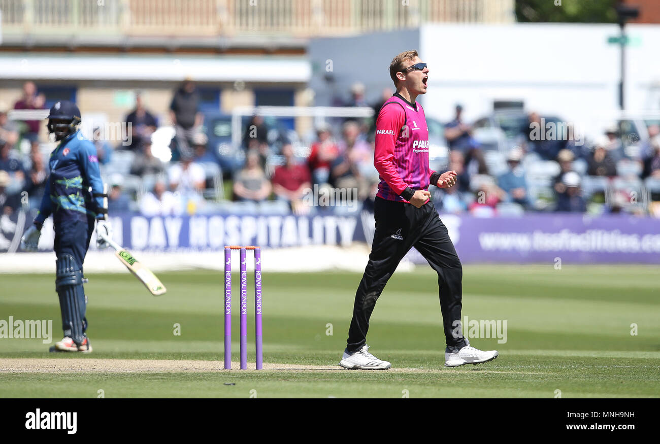 Hove, Sussex, UK. 17 Mai, 2018. Danny Briggs von Sussex Haie feiert nach dem Darren Stevens (nicht abgebildet) von Kent Spitfires während der Royal London 1 Tag Cup Gruppe Süd Match an der 1. zentralen County Boden, Hove am 17. Mai 2018 in Hove, East Sussex, England Credit: Paul Terry Foto/Alamy Leben Nachrichten unter Stockfoto