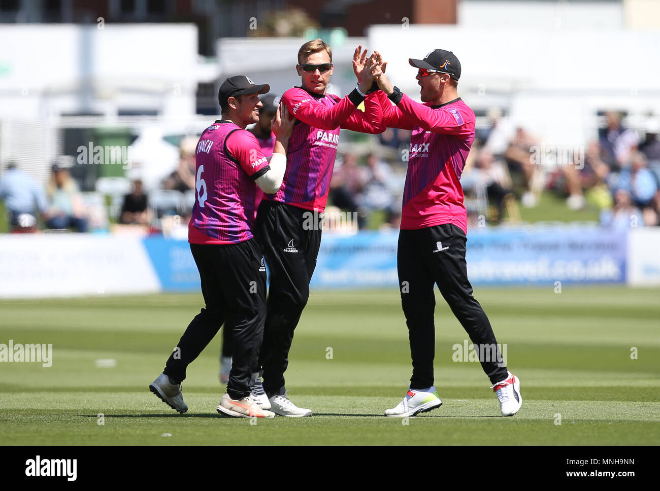 Hove, Sussex, UK. 17 Mai, 2018. Danny Briggs (C) der Sussex Haie feiert nach dem Darren Stevens (nicht abgebildet) von Kent Spitfires während der Royal London 1 Tag Cup Gruppe Süd Match an der 1. zentralen County Boden, Hove am 17. Mai 2018 in Hove, East Sussex, England Credit: Paul Terry Foto/Alamy Leben Nachrichten unter Stockfoto