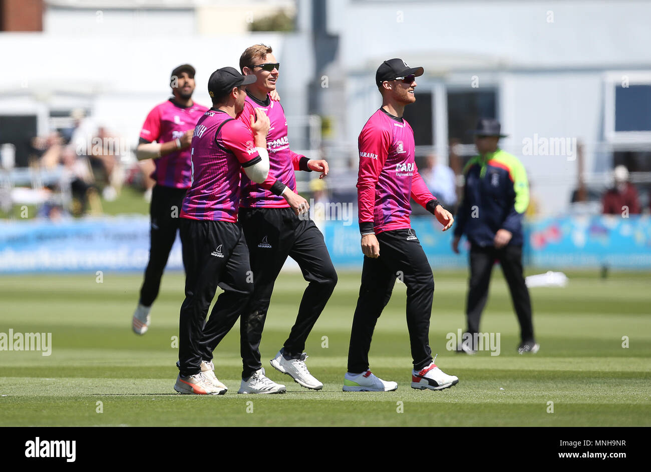 Hove, Sussex, UK. 17 Mai, 2018. Danny Briggs (C) der Sussex Haie feiert nach dem Darren Stevens (nicht abgebildet) von Kent Spitfires während der Royal London 1 Tag Cup Gruppe Süd Match an der 1. zentralen County Boden, Hove am 17. Mai 2018 in Hove, East Sussex, England Credit: Paul Terry Foto/Alamy Leben Nachrichten unter Stockfoto