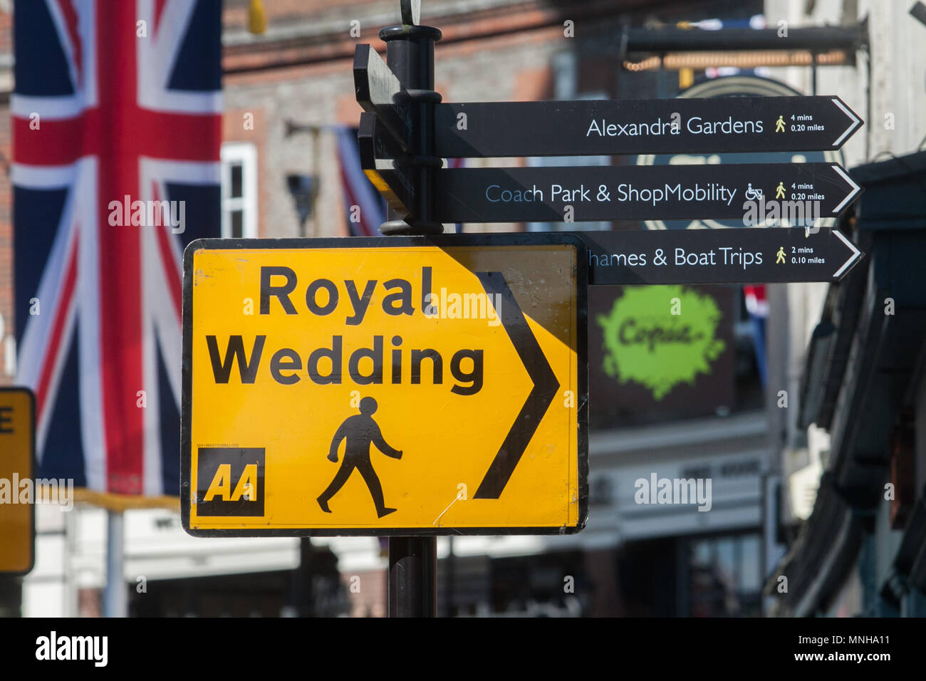 Windsor Berkshire GROSSBRITANNIEN. 17. Mai 2018. Königliche Hochzeit Verkehrsschilder in Windsor High Street für die königliche Hochzeit von Prinz Harry und Meghan Markle am 19. Mai 2018 Credit: Amer ghazzal/Alamy leben Nachrichten Stockfoto