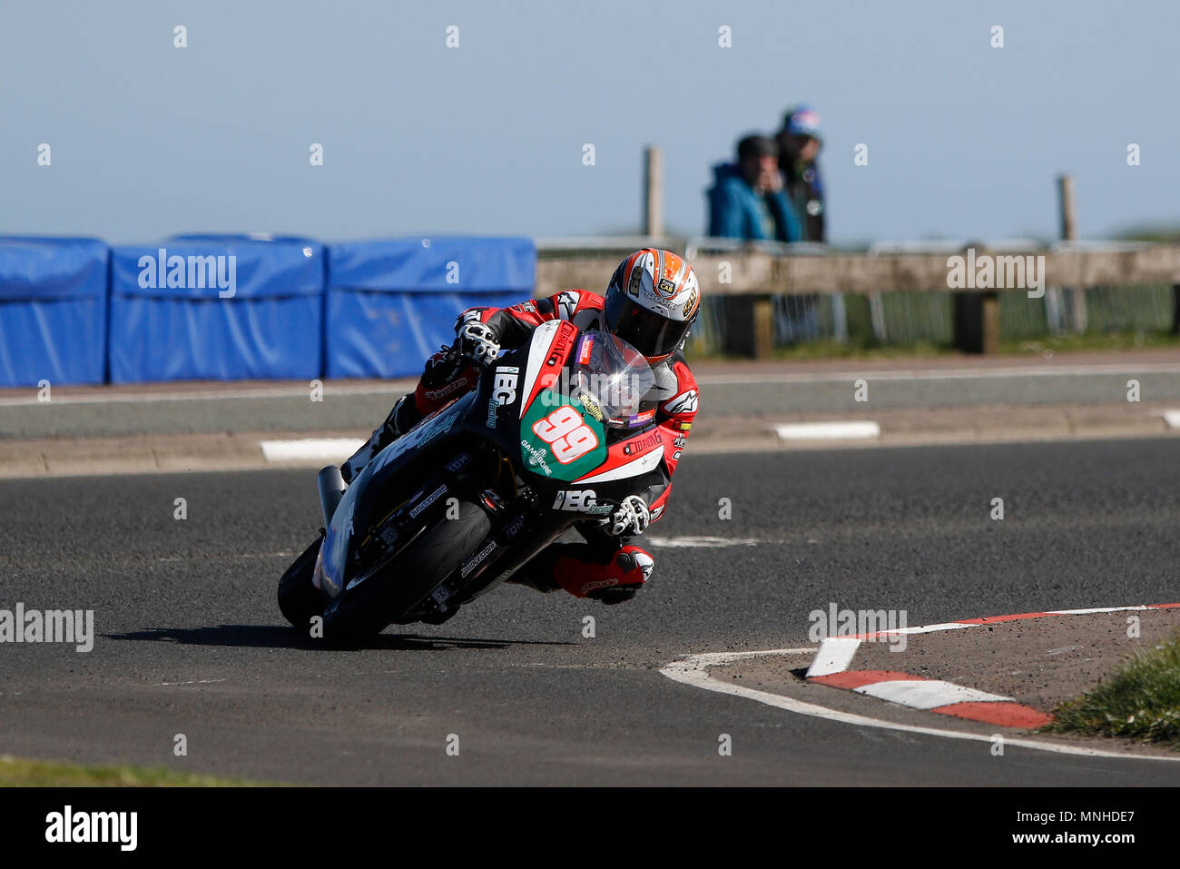 Portrush, Nordirland. 17 Mai, 2018. Internationale North West 200 Motorrad Rennen, Donnerstag Racing; Jeremy McWilliams Credit: Aktion plus Sport/Alamy leben Nachrichten Stockfoto