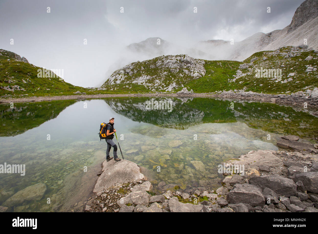 Ranger des Nationalparks Triglav am See in der Nähe von krn Mountain, Julische Alpen, Slowenien Stockfoto