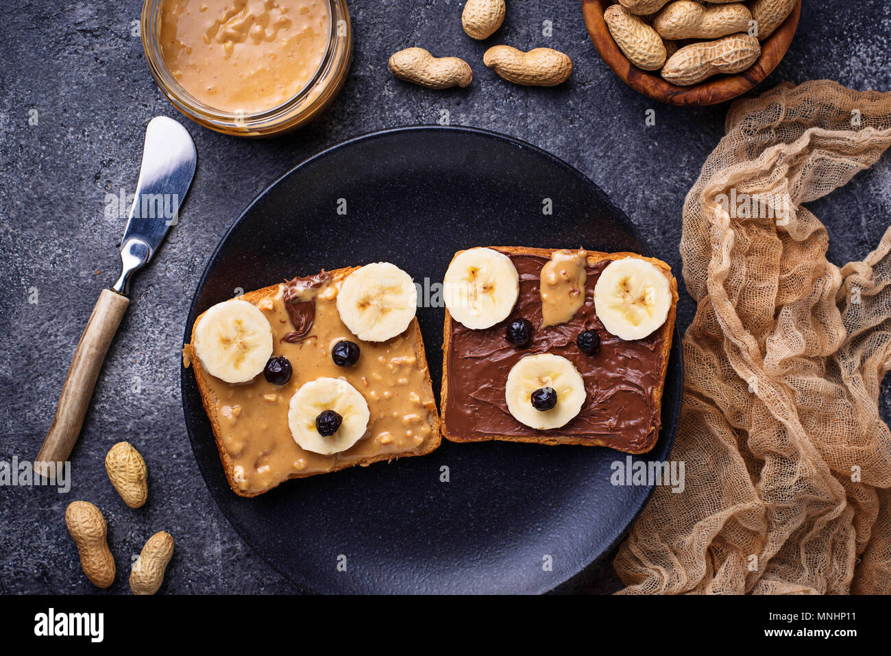 Sandwiches mit Erdnussbutter in Form von Bear Stockfoto