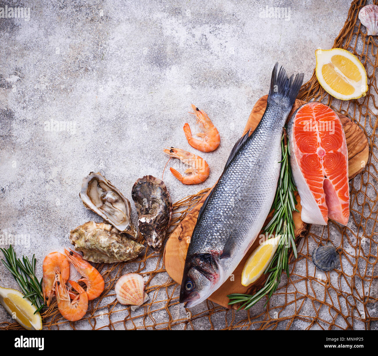 Meeresfrüchte Konzept. Fisch, Krabben und Austern. Stockfoto