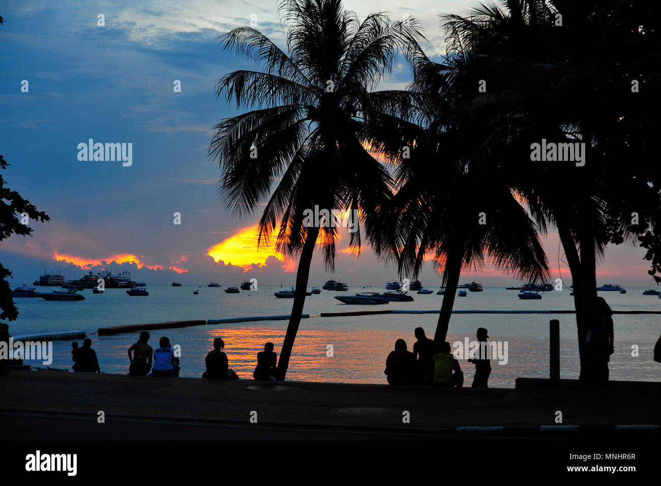 Sonnenuntergang an der Beach Road Pattaya Thailand Stockfoto