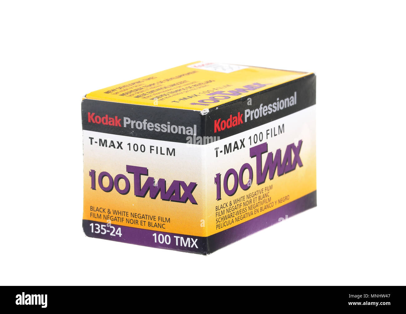 Ein Paket von über 2003 mit Schwarz-weiß Film, Kodak Tmax 100 für 24 Aufnahmen. Auf weissem Hintergrund. Stockfoto Ein Paket von über 2003 mit Schwarz-weiß Film, Kodak Tmax 100 für 24 Aufnahmen. Auf weissem Hintergrund. Stockfoto