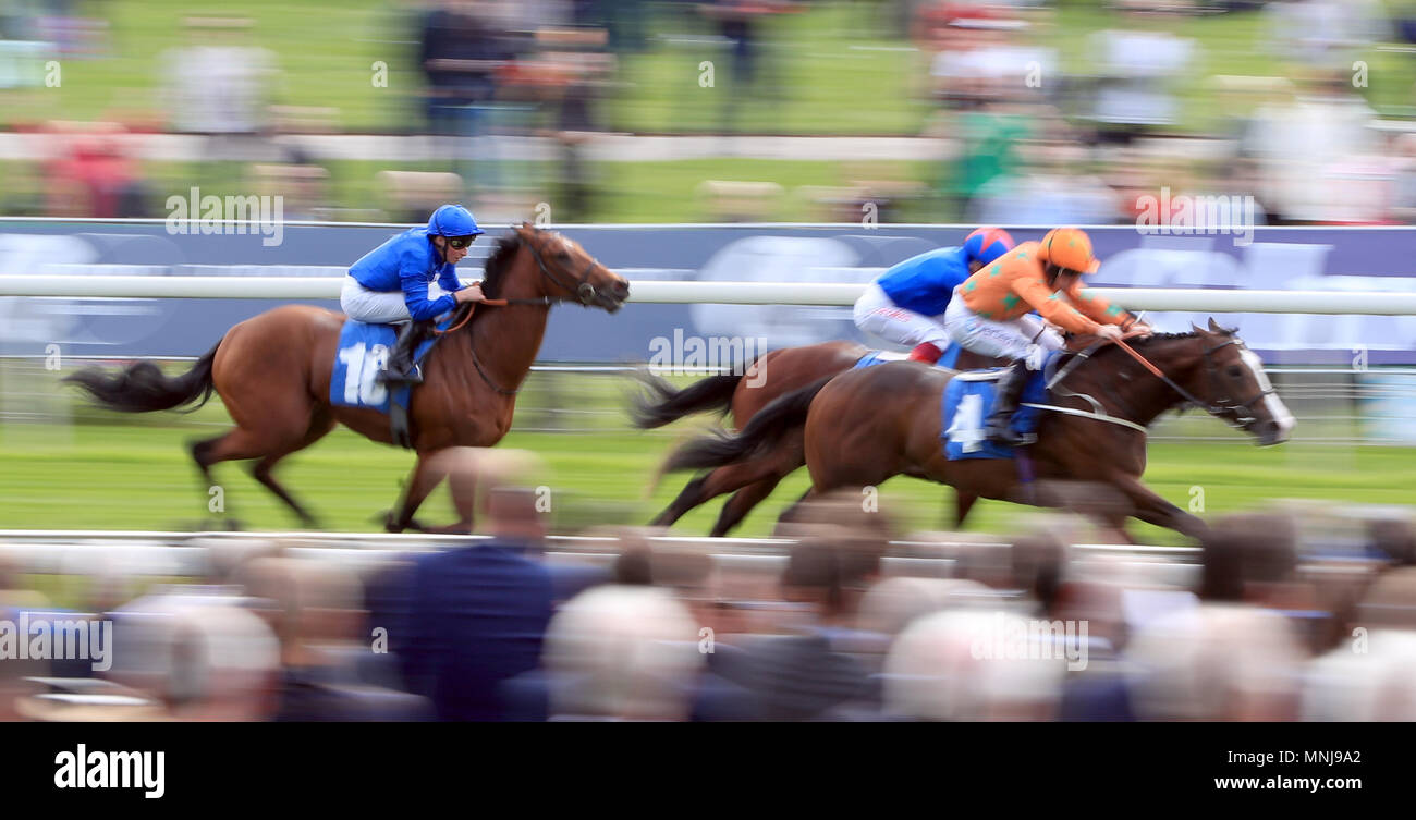 Ich bin ein Träumer, geritten von PJ McDonald (rechts) gewinnt das Stratford Ort Stud Rassen Gruppensieger ebfstallions.com Maiden Stangen vor Kessaar geritten von Frankie Dettori in Tag zwei des 2018 Dante Festival an der Rennbahn von York. Stockfoto