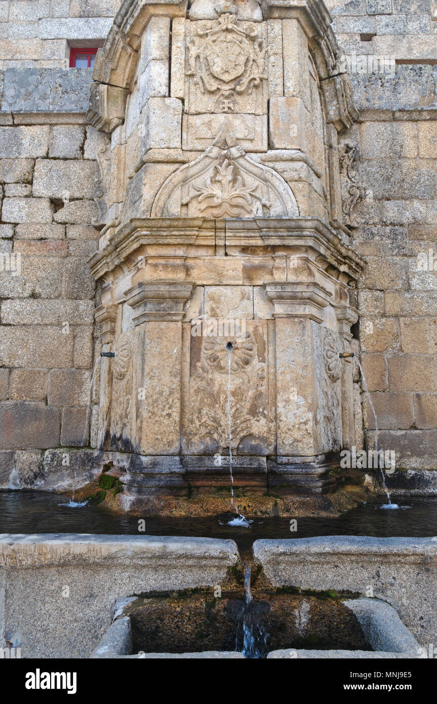 Springbrunnen in Castelo Novo Town Square. Portugal Stockfoto