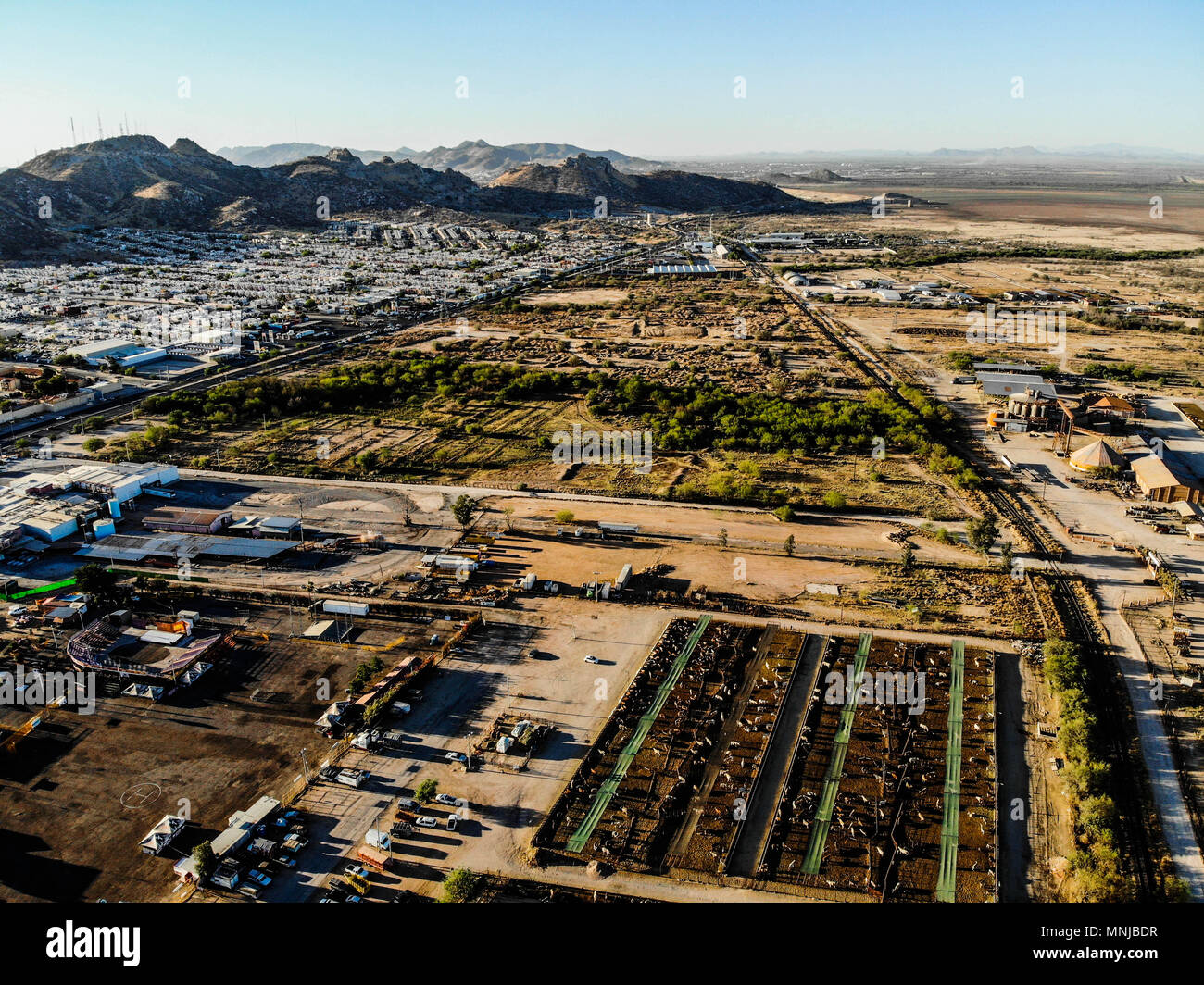 Luftaufnahme des Rodeo Arena, Fahrten und Anlagen und Gehege der Expo oder Ganadera de Sonora Mexiko fair (UGRS). Hermosillo Sonora. Stockfoto