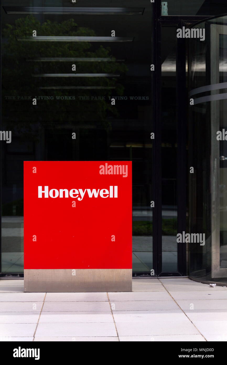 Prag, tschechische Republik - 10. MAI 2018: Honeywell Firmenlogo auf Hauptquartier am 10. Mai 2018 in Prag, Tschechische Republik. Stockfoto