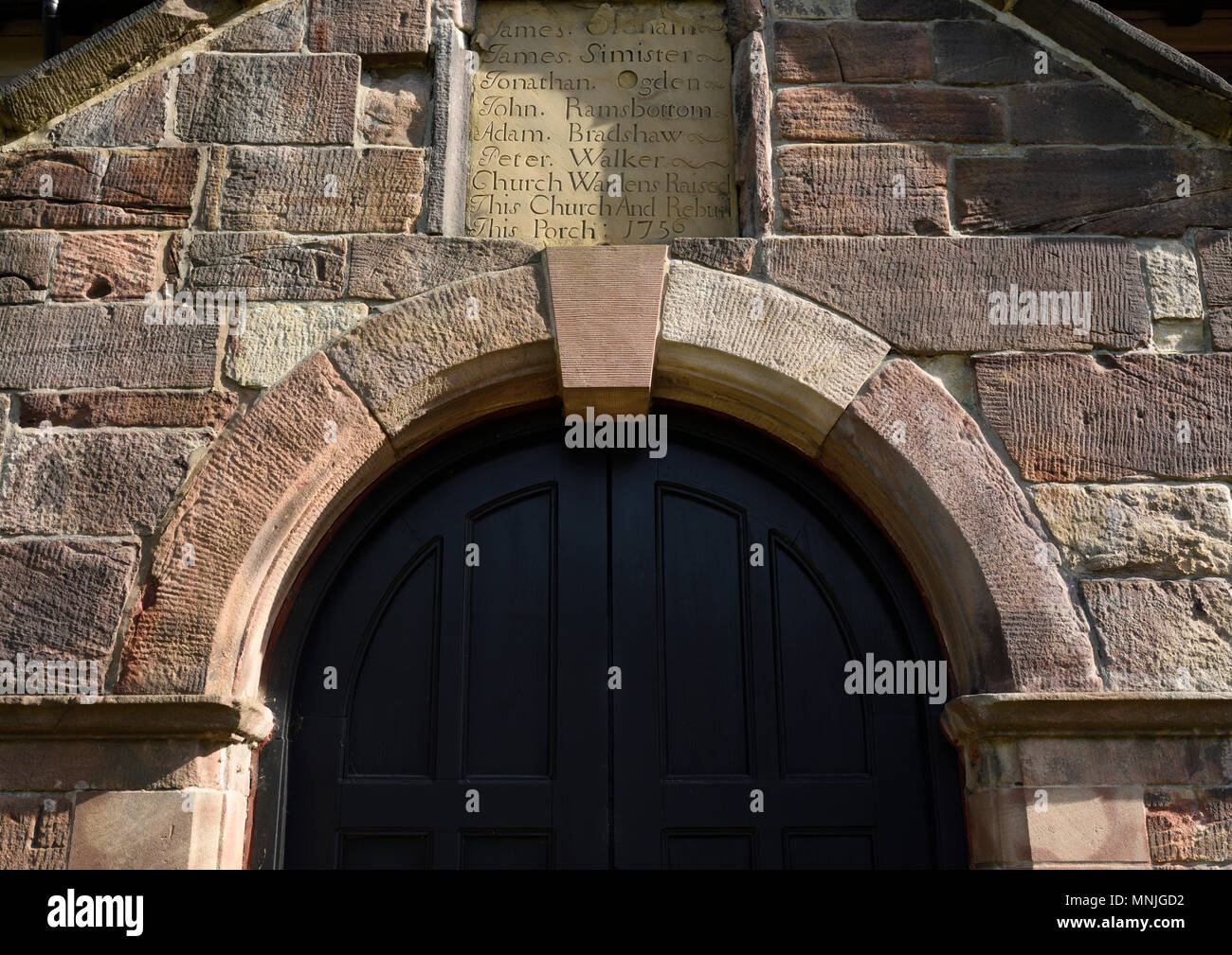Church of St Mary the Virgin Grade 1 denkmalgeschützten Gebäude Restaurierung, Ersatz fiel Keystone in Stein Bogen in prestwich Greater manchester uk Stockfoto