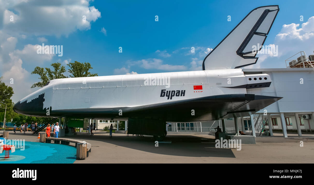 Sowjetische wiederverwendbare Raumfähre "Buran" in einer Ausstellung Stockfoto