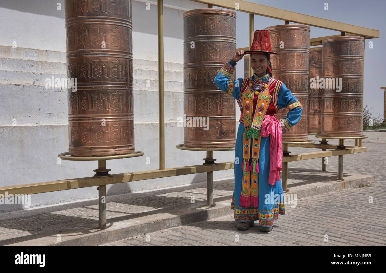 Traditionelle Kleidung der Yugur ethnische Minderheit, Mati Si, Gansu, China Stockfoto
