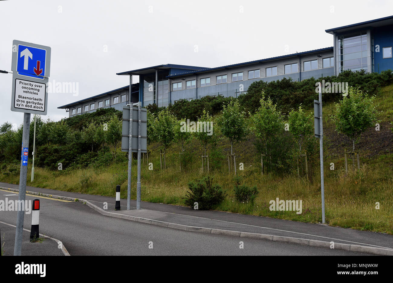 Bilder zeigen Hawthorn High School, School Lane, Pontypridd, und Maesteg Gesamtschule, Bridgend County. Schulen nach außen. Stockfoto