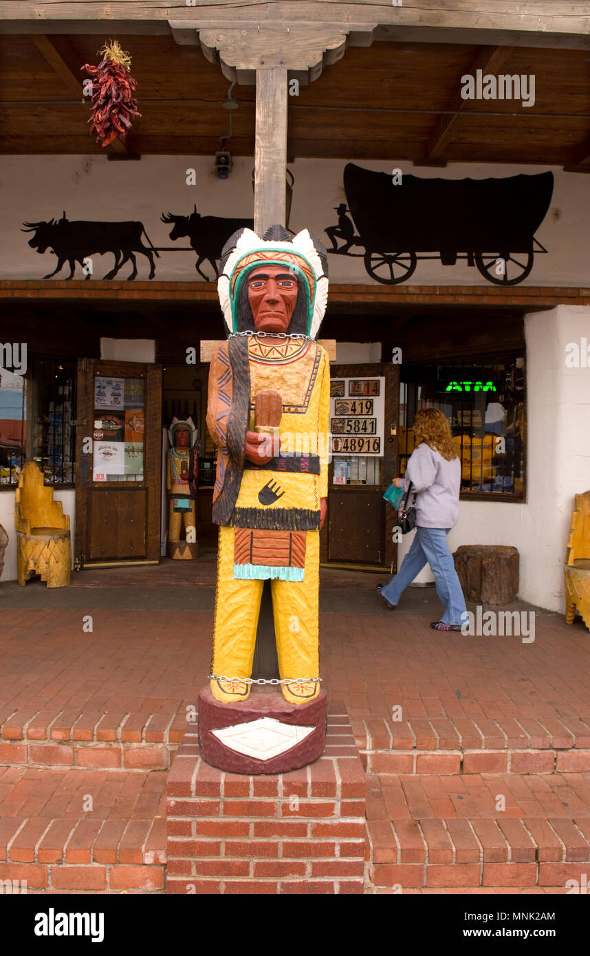 Holz- Indischen außerhalb Trading Post in Albuquerque, New Mexico Stockfoto