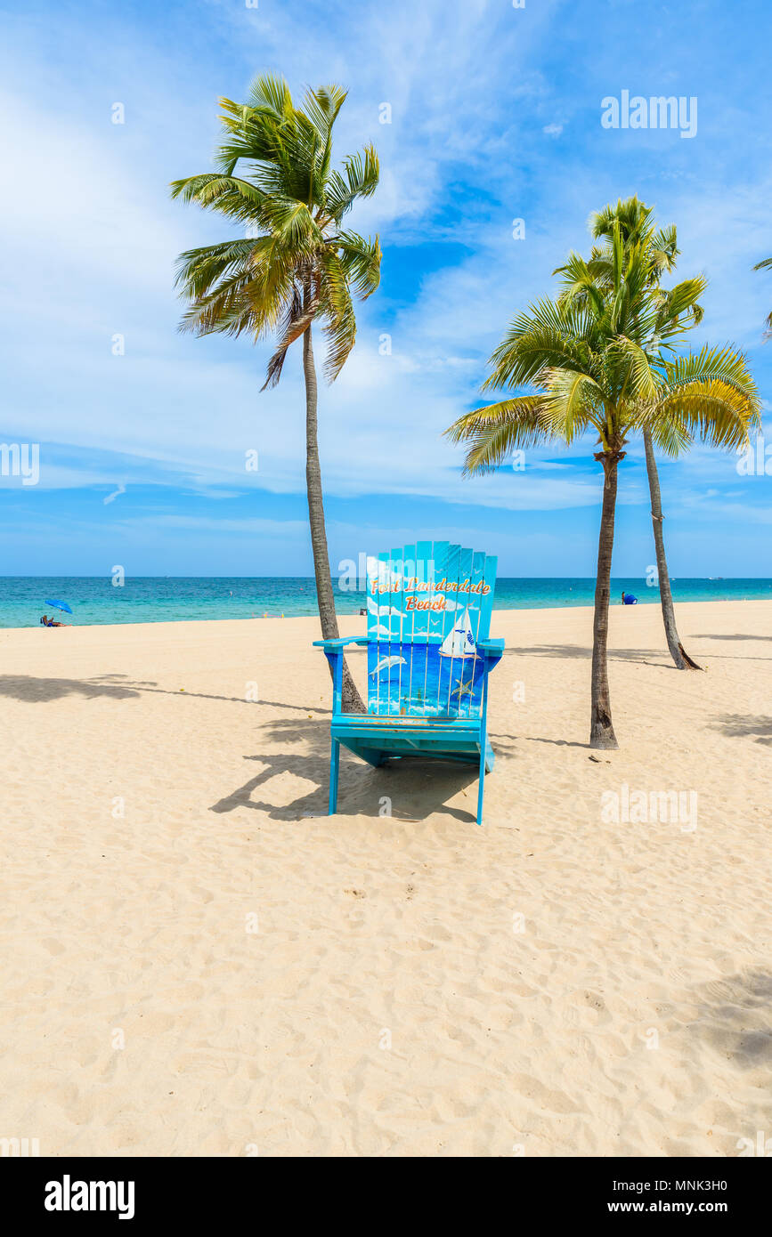 Paradise Strand bei Fort Lauderdale in Florida an einem schönen Sommer Tag. Tropischer Strand mit Palmen am weißen Strand. USA. Stockfoto