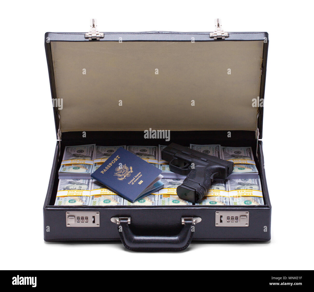 Aktenkoffer voller Geld mit einem Pass und Gun isoliert auf einem weißen Hintergrund. Stockfoto