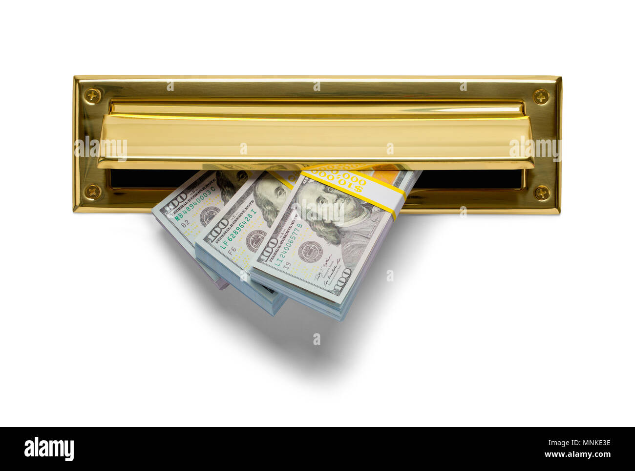 Gold Mail Slot mit viel Geld isoliert auf weißem Hintergrund. Stockfoto