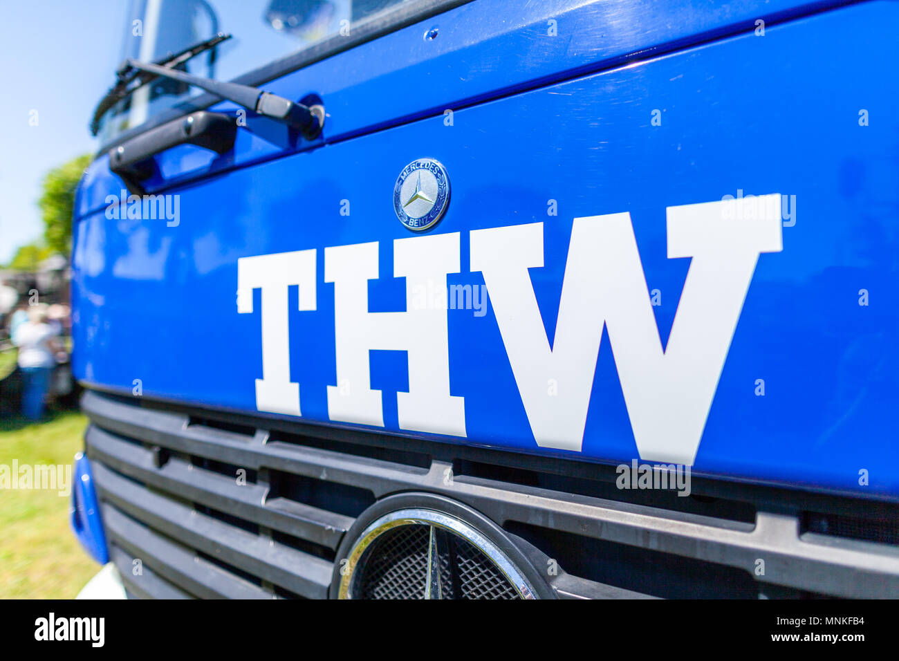 Delmenhorst/Deutschland - Mai 6, 2018: Die Deutsche Technische Notdienst Zeichen auf einem Lastwagen. Technisches Hilfswerk bedeutet technischen Notdienst. Stockfoto