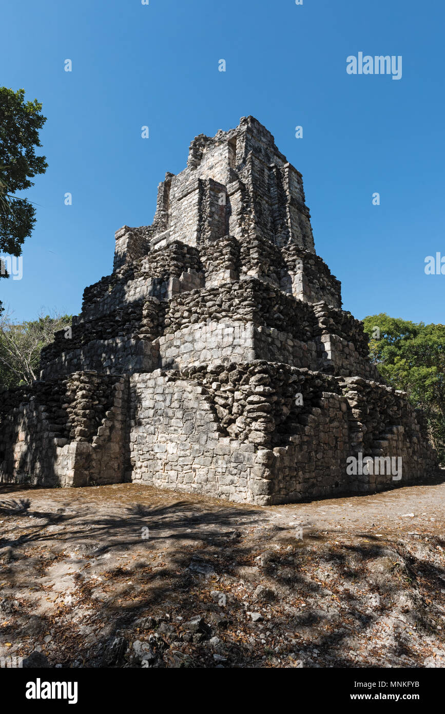 Alten Maya Gebäude an Muyil (Chunyaxch) Archäologische Stätte, Quintana Roo, Mexiko Stockfoto