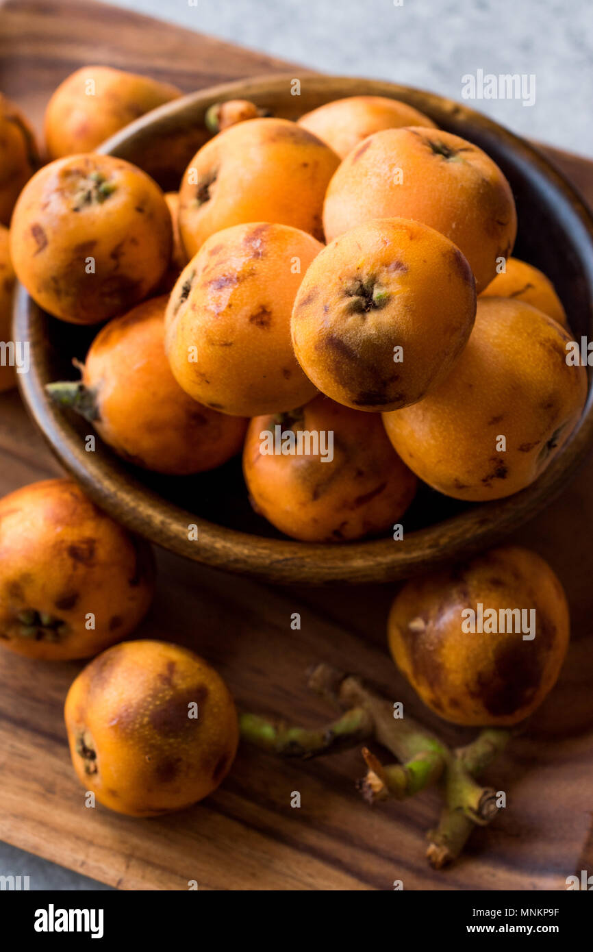 Mispel Pflaume Obst/Eirobotrya Japonica bereit zu essen. Ökologische Lebensmittel. Stockfoto