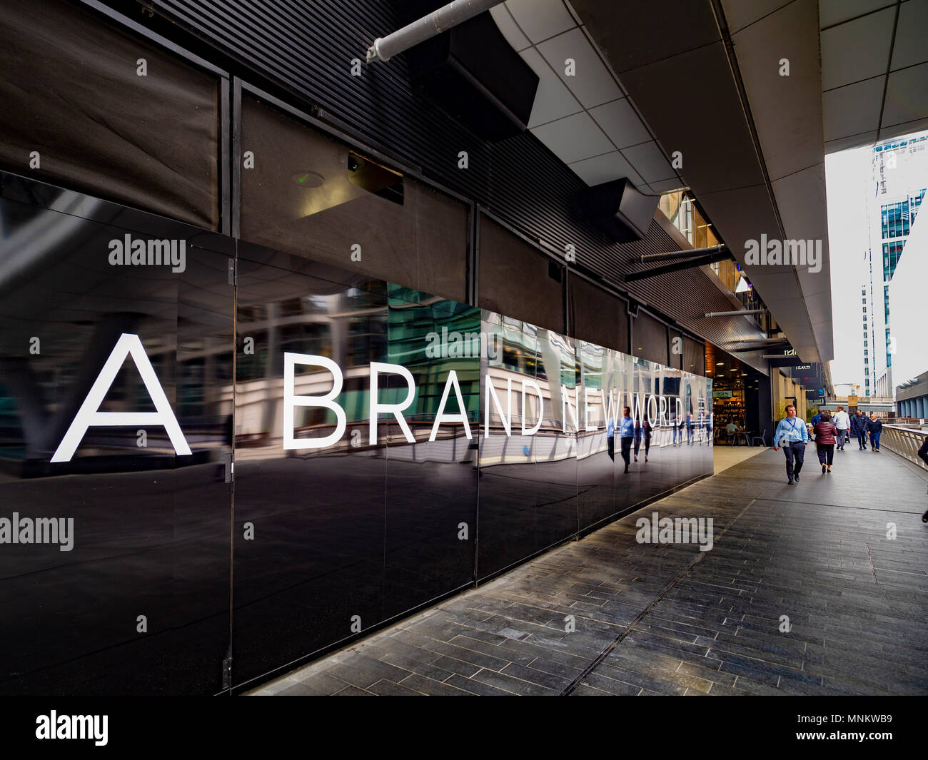 Eine völlig neue Welt für Crossrail Ort Gebäude, Canary Wharf, London, Großbritannien. Stockfoto