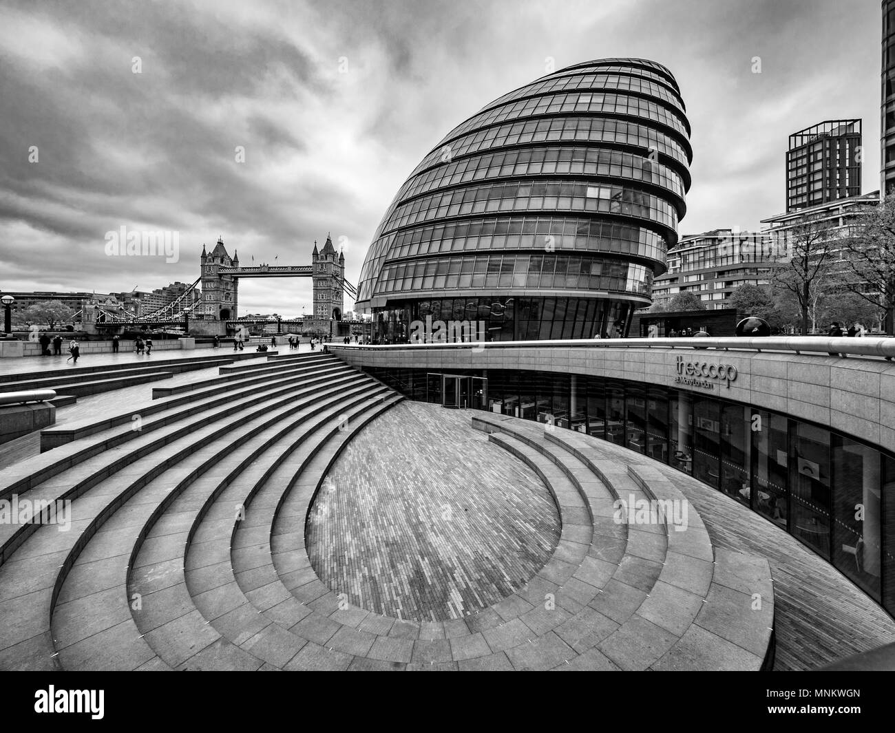 Rathaus, und die Schaufel Amphitheater im Freien. Southwark, am Südufer der Themse., London, Großbritannien. Stockfoto