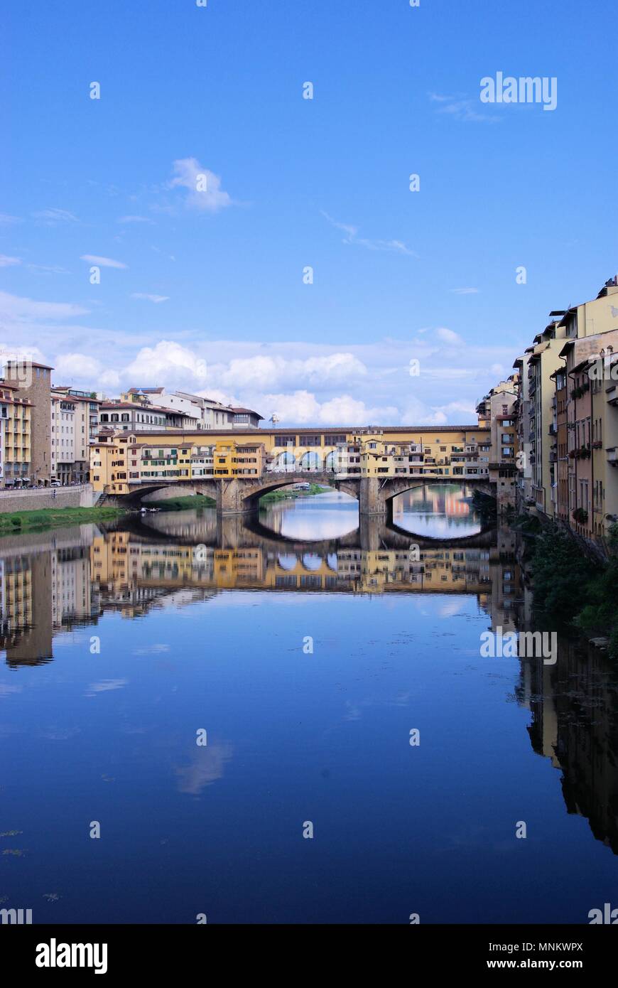 Blick auf die Brücke Ponte Vecchio über dem Arno, Florenz, Italien Stockfoto