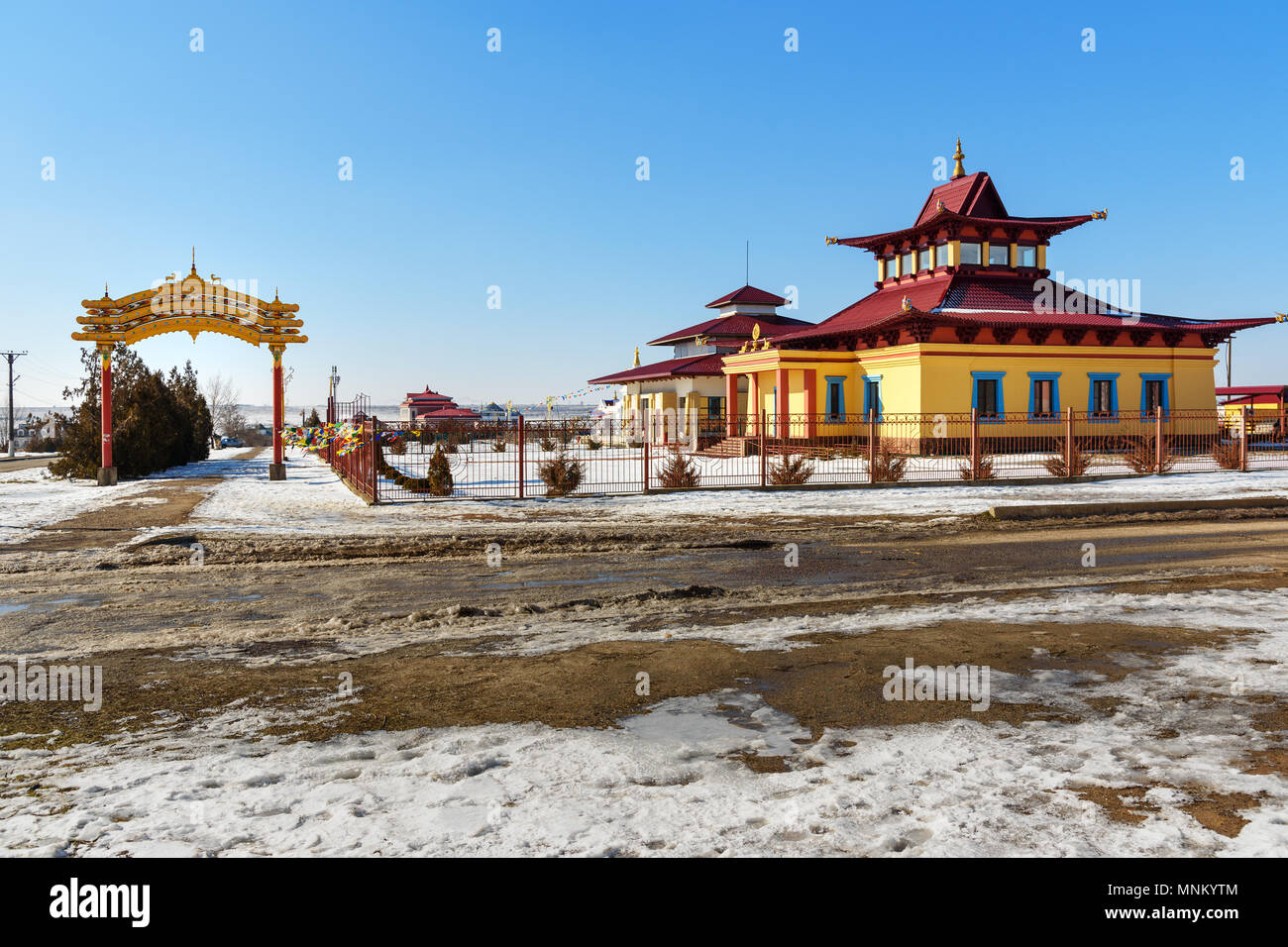 Buddhistisches Zentrum der Karma Kagyü. Kleine hurul Tempel im Frühjahr. Elista. Kalmückien. Russland Stockfoto