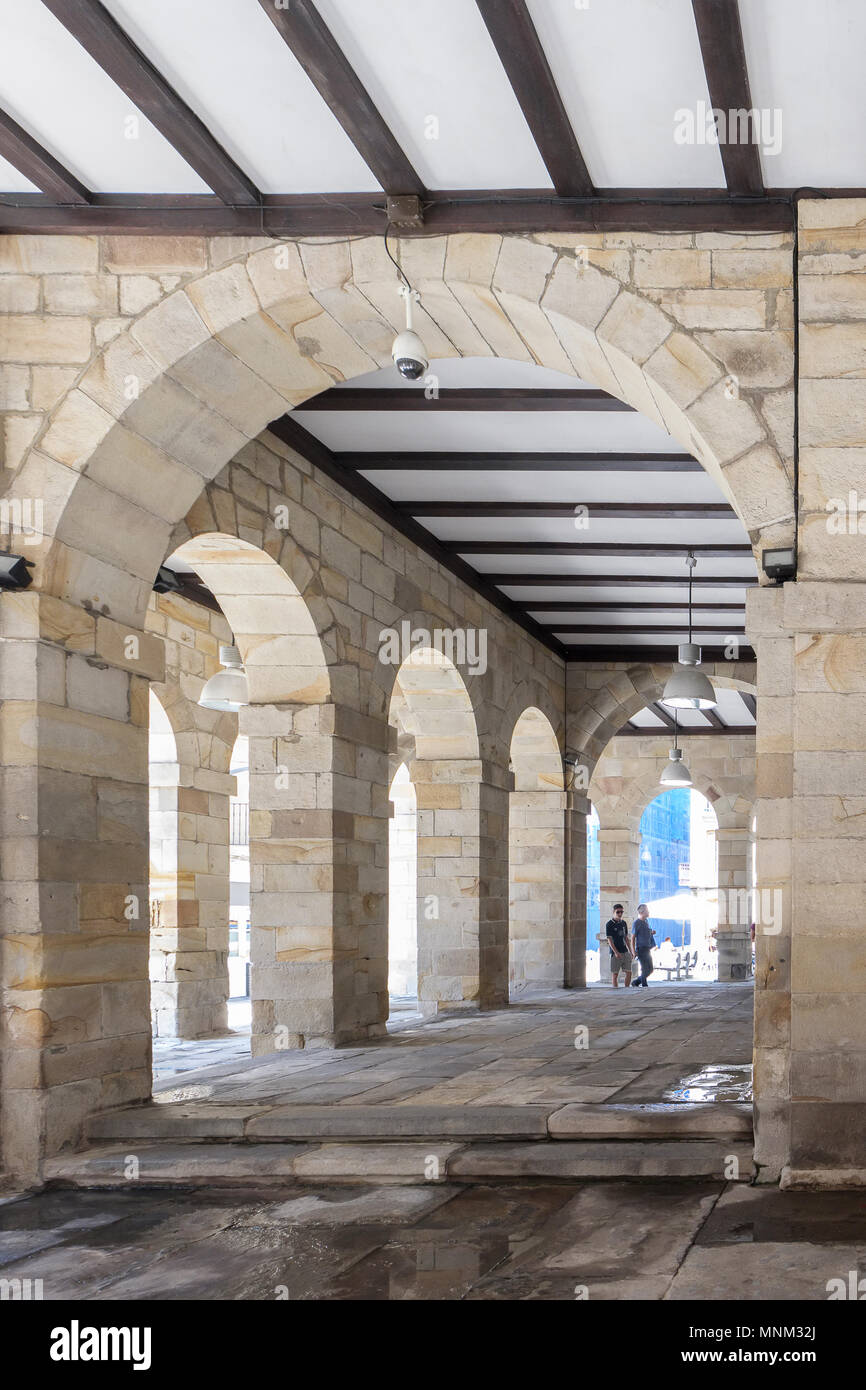 Eingang Bögen zu Ayuntamiento de Bilbao, Vizcaya, Spanien, Stockfoto