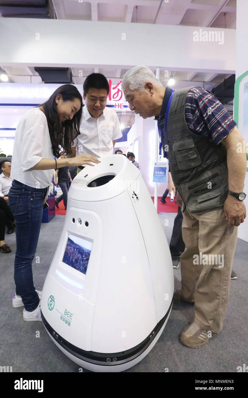 Beijin, Beijin, China. 17 Mai, 2018. Peking, China, 17. Mai 2018: Das 21. China Beijing International High-tech Expo startet in Beijing, Mai 17., 2018. Credit: SIPA Asien/ZUMA Draht/Alamy leben Nachrichten Stockfoto