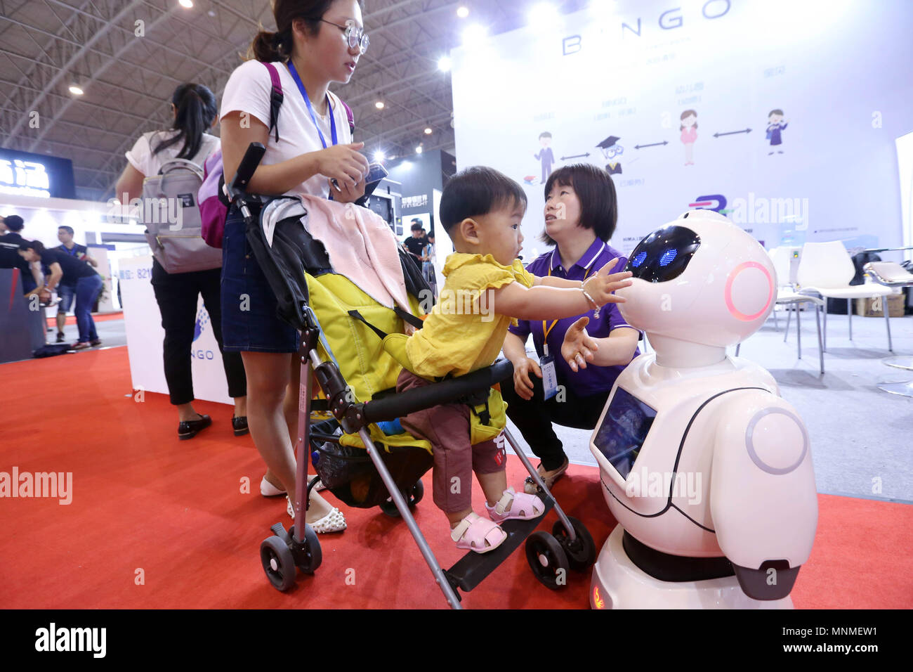 Beijin, Beijin, China. 17 Mai, 2018. Peking, China, 17. Mai 2018: Das 21. China Beijing International High-tech Expo startet in Beijing, Mai 17., 2018. Credit: SIPA Asien/ZUMA Draht/Alamy leben Nachrichten Stockfoto