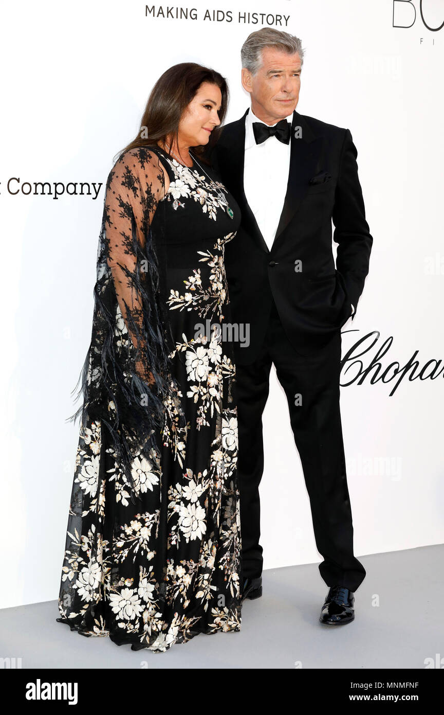 Pierce Brosnan mit seiner Frau Keely Shaye Smith die Teilnahme an 25 der amfAR Cinema Against Aids Gala während der 71St Cannes Film Festival im Hotel du Cap-Eden-Roc am 17. Mai 2018 in Antibes, Frankreich Stockfoto