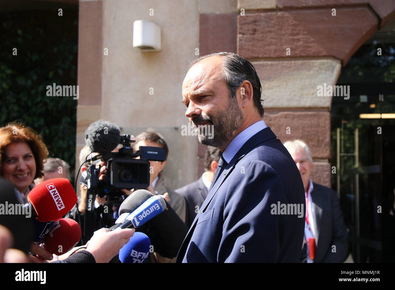 Straßburg, Frankreich. 18 Mai, 2018. Der französische Premierminister Edouard Philippe spricht zu den Journalisten, als er bei einem Besuch in ENA (Nationale Schule der Verwaltung) in Straßburg eingetroffen ist. Credit: Elyxandro Cegarra/SOPA Images/ZUMA Draht/Alamy leben Nachrichten Stockfoto