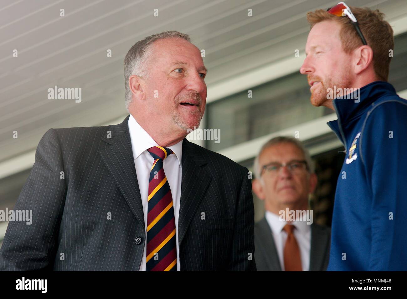 Chester-le-Street, England, 18. Mai 2018. Sir Ian Botham im Gespräch mit Paul Collingwood vor Paulus die Paul Collingwood Pavillon name Board im Emirates Riverside vorgestellt. Credit: Colin Edwards/Alamy Leben Nachrichten. Stockfoto