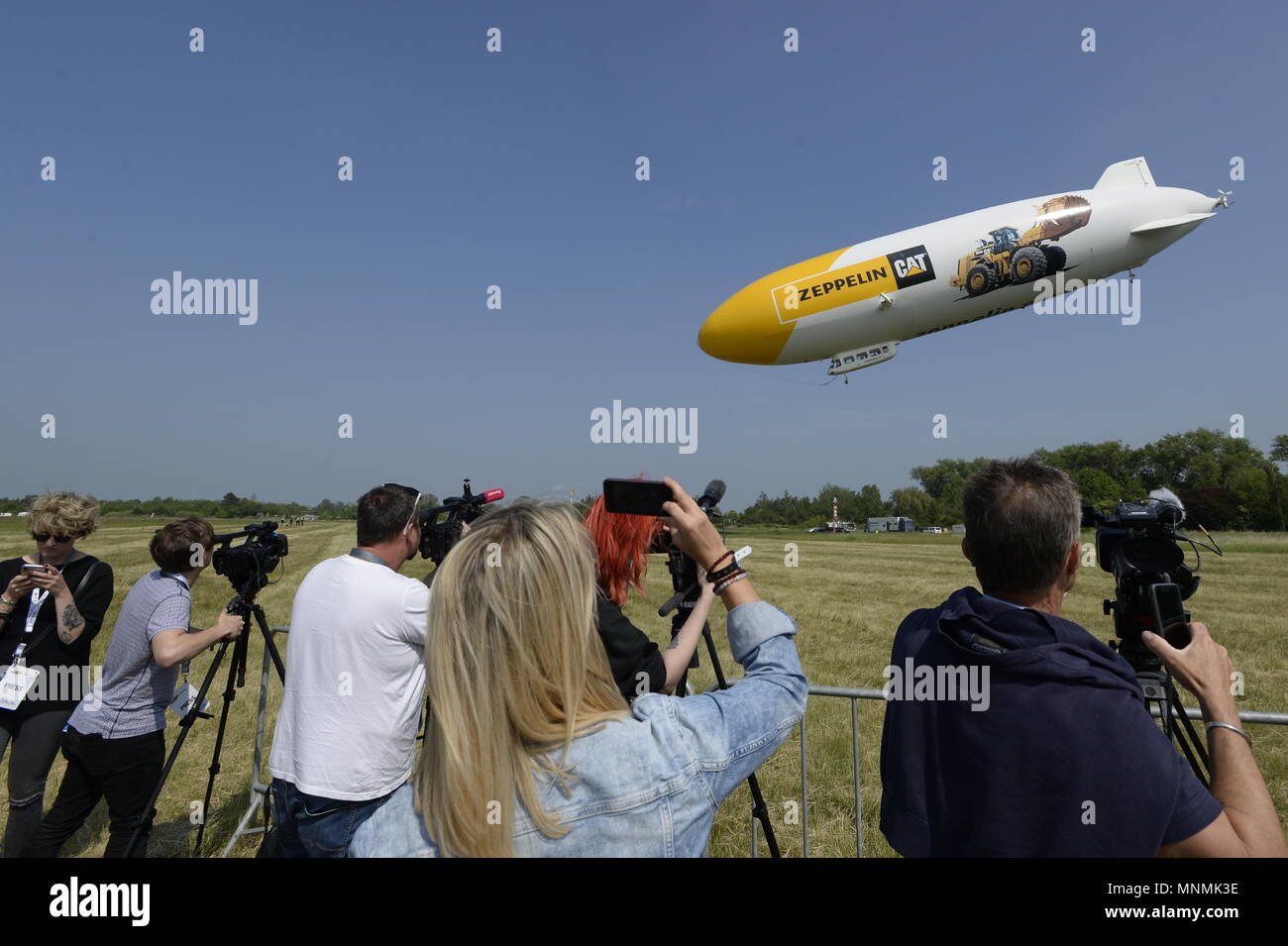 Zeppelin LZ NT 07-101, der größte kommerzielle Luftschiff der Welt, ist in Prag, Tschechische Republik, Mai 2018. (CTK Photo/Katerina Sulova) Stockfoto