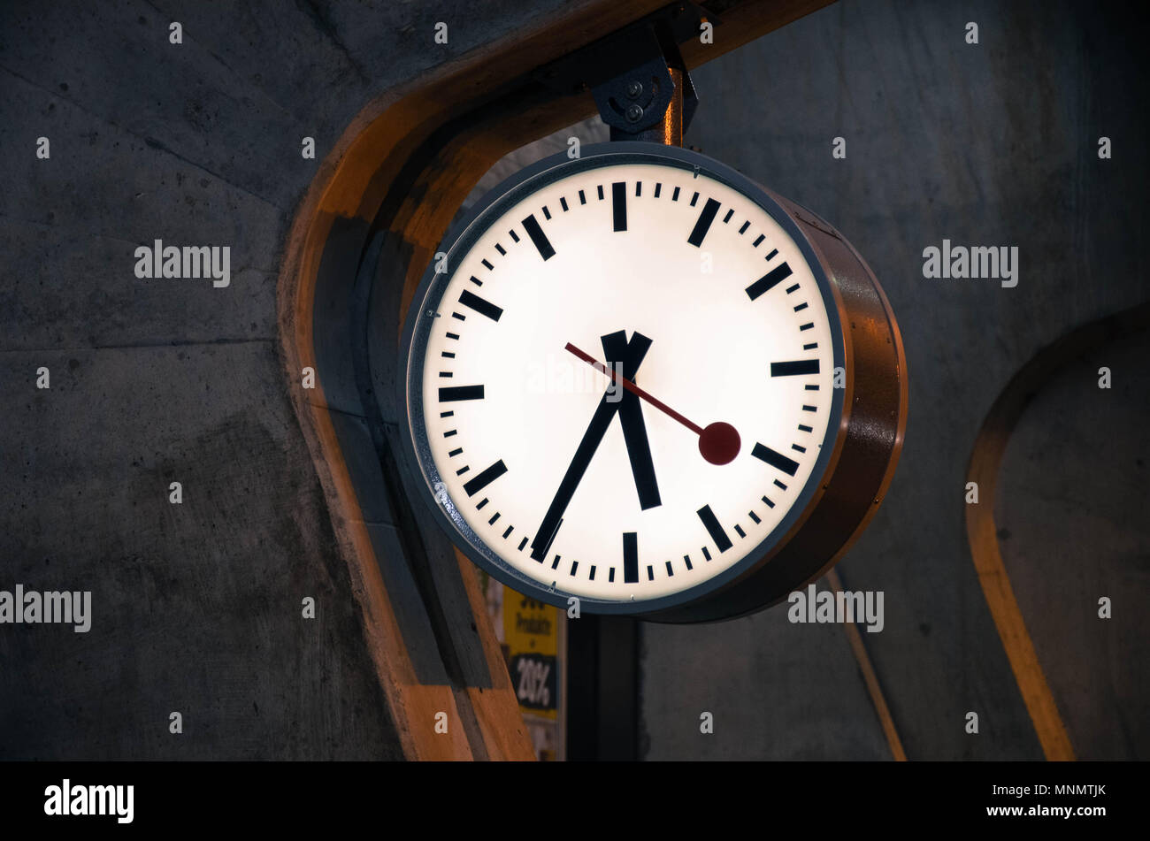 Schweizer Uhr Stockfotos und -bilder Kaufen - Alamy