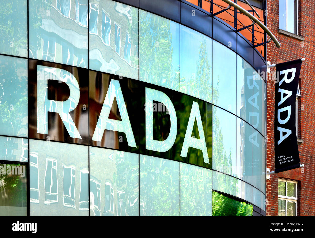 RADA/Königliche Akademie der dramatischen Künste, Theater, Malet Street, Bloomsbury, London, England, UK. Fassade Stockfoto