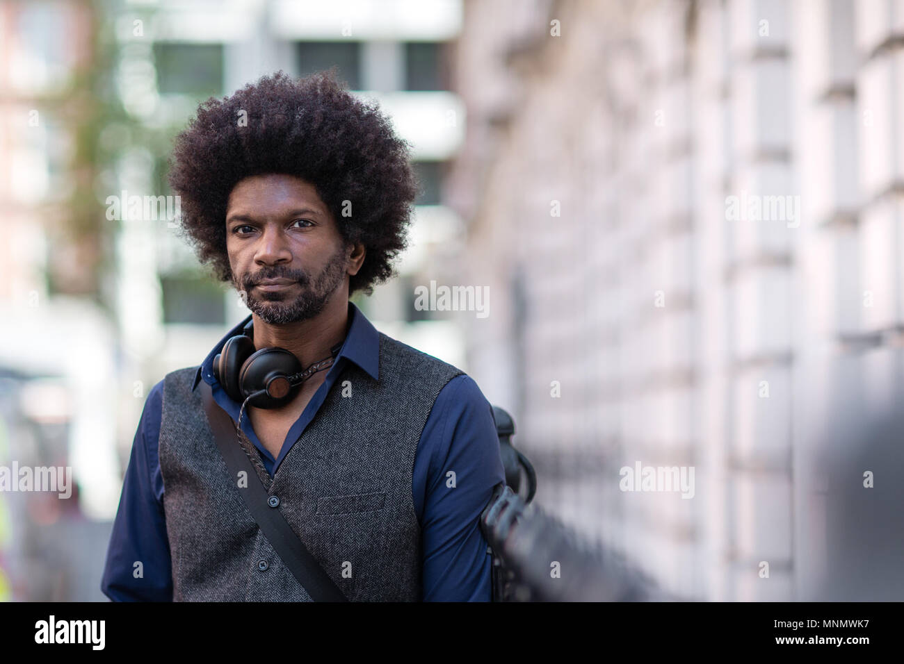 Portrait der afrikanischen amerikanischen Mann im Freien Stockfoto