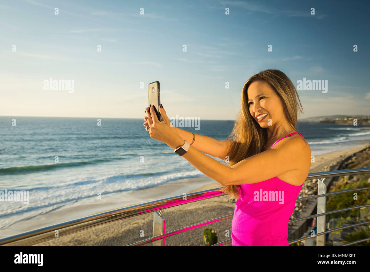 Frau nehmen selfie Stockfoto