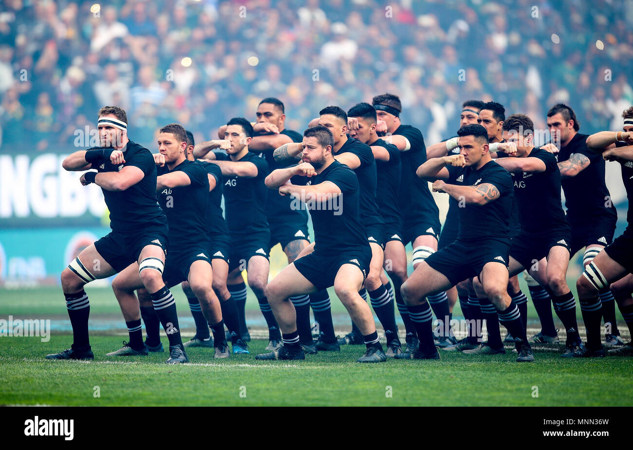 Kapstadt, Südafrika - Am Samstag, den 7. Oktober 2017, Kieran gelesen (Kapitän) von Neuseeland führt sein Team in der traditionellen Haka während das Schloss Lage Stockfoto