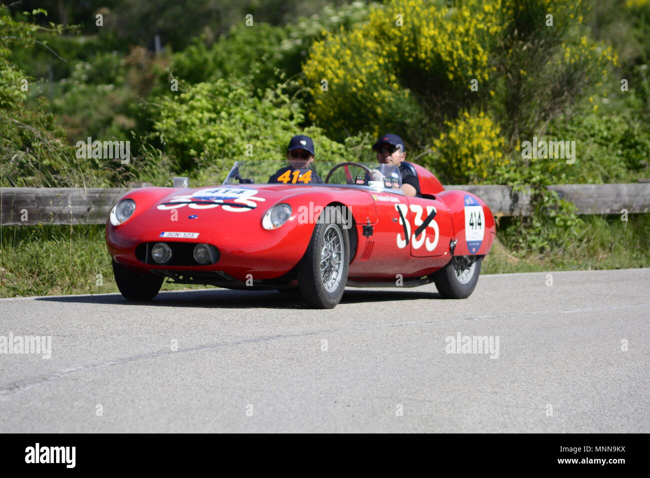 PESARO SAN BARTOLO, Italien, 17. Mai - 2018: O.S.C.A. MT4 1450 2AD 1955 auf einem alten Rennwagen Rallye Mille Miglia 2018 die berühmten italienischen histo Stockfoto