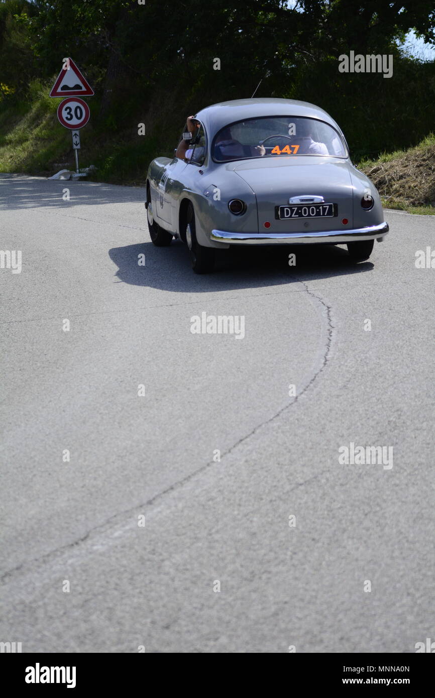 PESARO COLLE SAN BARTOLO, Italien, 17. Mai - 2018: Mille Miglia 2018 die berühmten Italia Stockfoto