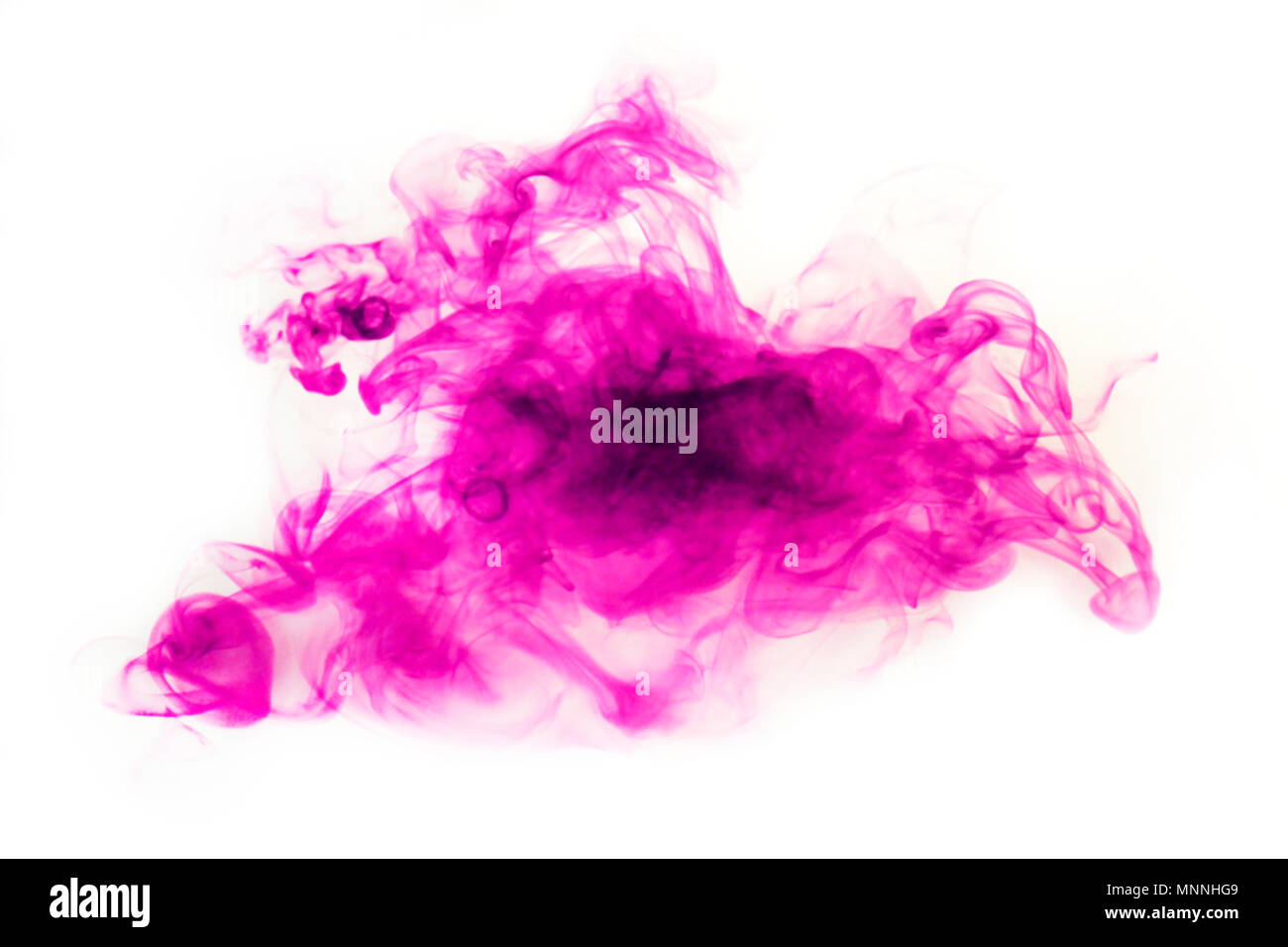 Purple ink Blot breitet sich in Wasser. Abstraktes Bild. Stockfoto