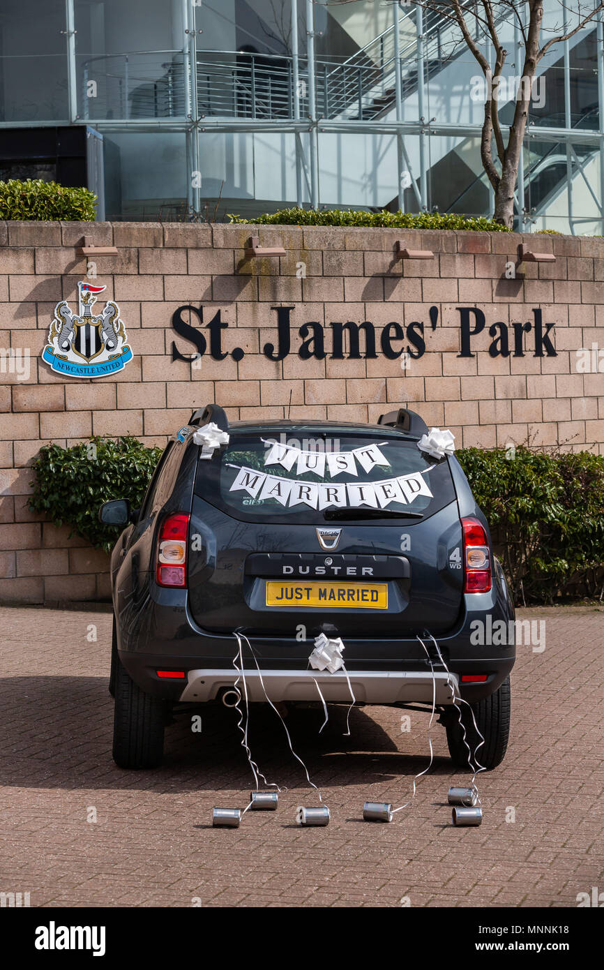 Es ist nicht nur ein Mitglied der Königlichen Familie, die in einem zauberhaften Wochenende im Mai. Dacia, der beste Wert auto Marke in Großbritannien, bietet Rugby super Fans die Chance, ihre Liebe im St James' Park Stadion während der Dacia-magische Wochenende Rugby Turnier zu feiern, am 19. und 20. Mai. Einem glücklichen Paar wird die königliche Behandlung mit einem all-Ausgaben bezahlt werden, einmal im Leben Hochzeit Feier im Stadion gewinnen. Zum Eingeben, Paare brauchen nur zu Dacia Kopf.co.uk/magic-Wochenende mit: Atmosphäre, wo: Newcastle, Großbritannien Wann: 18 Apr 2018 Credit: David Holz/PinPep/WENN.com Stockfoto