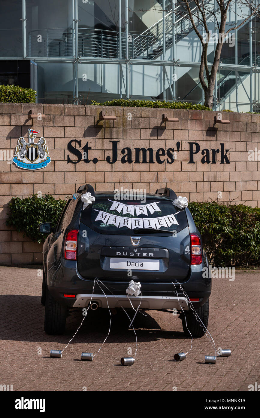 Es ist nicht nur ein Mitglied der Königlichen Familie, die in einem zauberhaften Wochenende im Mai. Dacia, der beste Wert auto Marke in Großbritannien, bietet Rugby super Fans die Chance, ihre Liebe im St James' Park Stadion während der Dacia-magische Wochenende Rugby Turnier zu feiern, am 19. und 20. Mai. Einem glücklichen Paar wird die königliche Behandlung mit einem all-Ausgaben bezahlt werden, einmal im Leben Hochzeit Feier im Stadion gewinnen. Zum Eingeben, Paare brauchen nur zu Dacia Kopf.co.uk/magic-Wochenende mit: Atmosphäre, wo: Newcastle, Großbritannien Wann: 18 Apr 2018 Credit: David Holz/PinPep/WENN.com Stockfoto