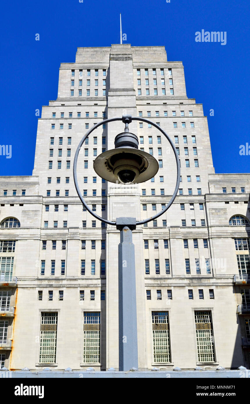 Senat Haus (Art deco: 1937) der Universität London, Malet Street, London, England, UK. Art déco-Gebäude, das administrative Zentrum und zentralen Bibliothek von Stockfoto