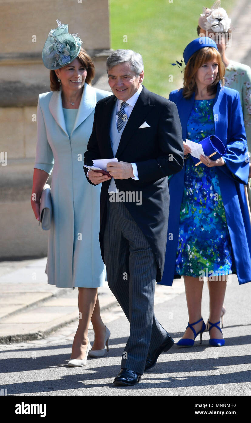 Michael und Carole (links) Middleton kommen an der St. George's Chapel auf Schloss Windsor für die Hochzeit von Meghan Markle und Prinz Harry. Stockfoto
