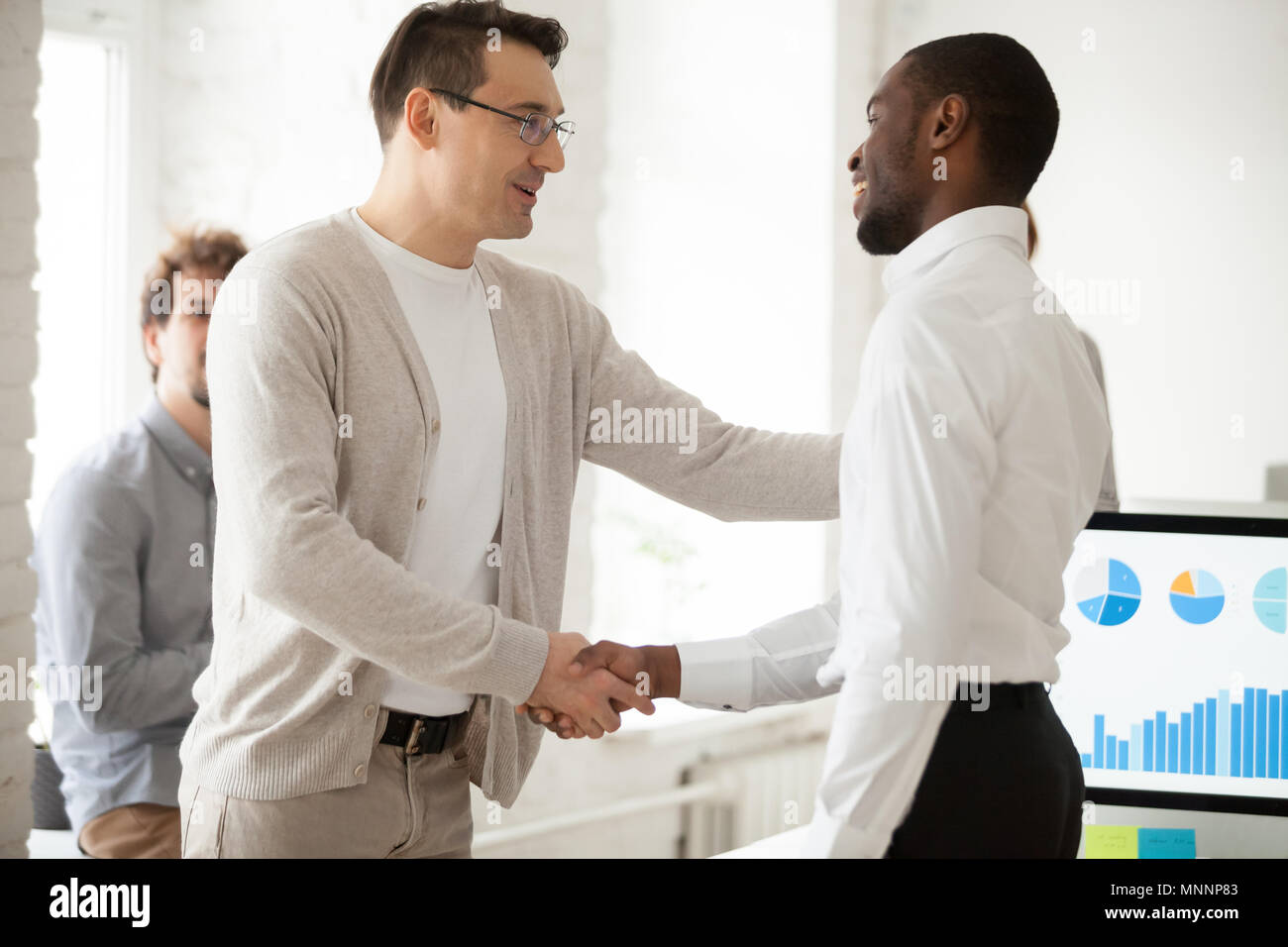 Team Leader oder Boss Förderung der erfolgreichen Manager handshaking exp Stockfoto