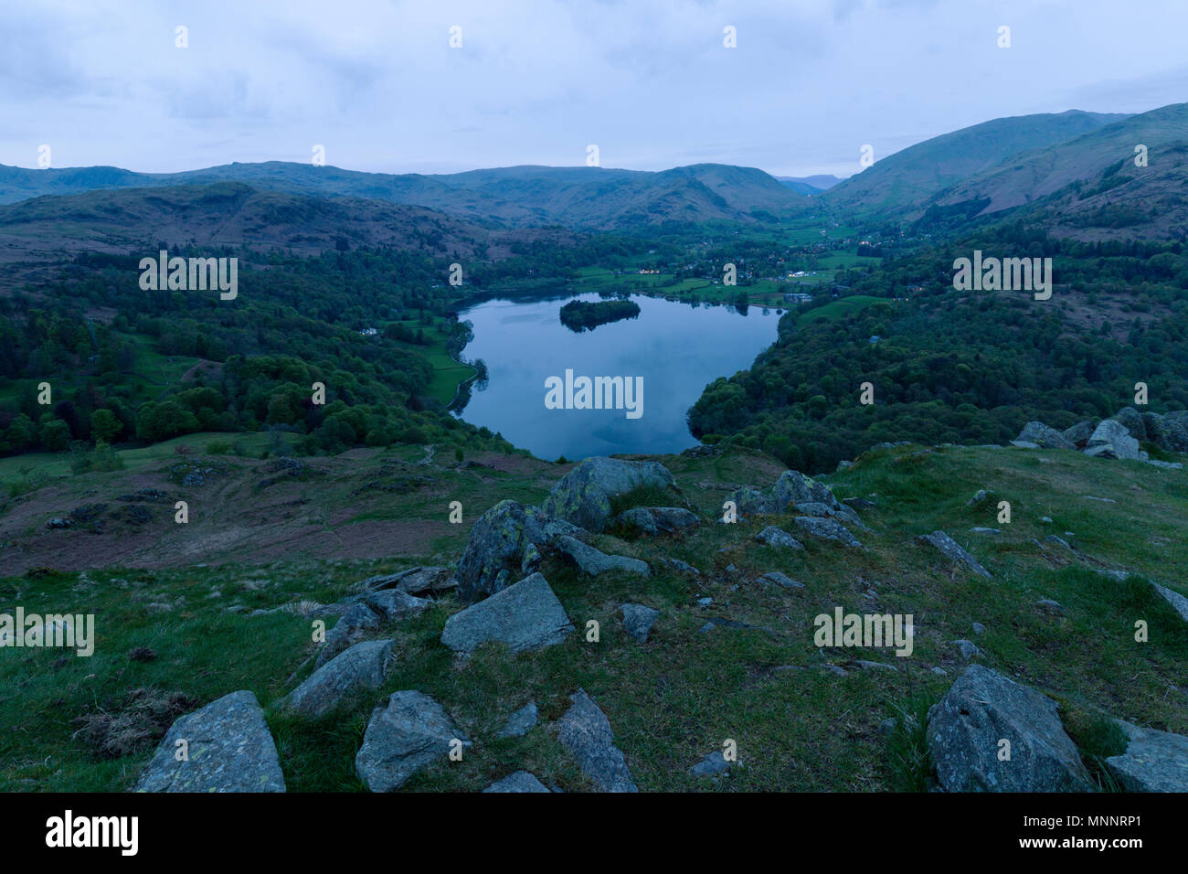 Die Aussicht von Loughrigg fiel mit Blick auf Grasmere Lake im Lake District in Cumbria Stockfoto